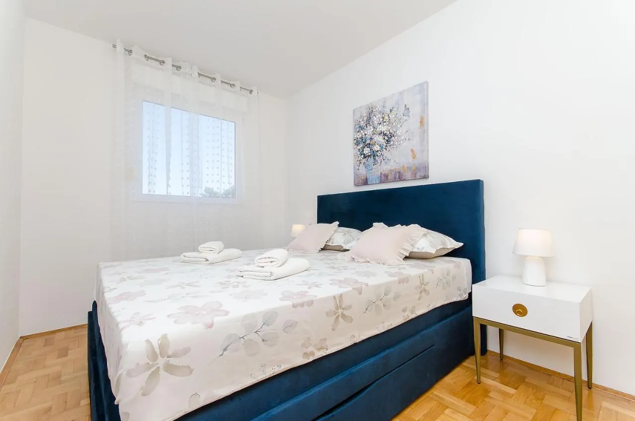 Spacious Apartment Smile With Terrace And Secure Garage Split 0*,