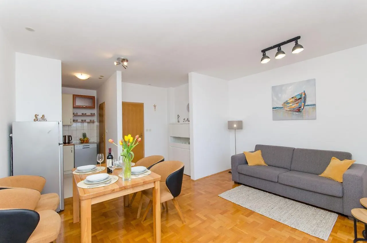 Spacious Apartment Smile With Terrace And Secure Garage Split