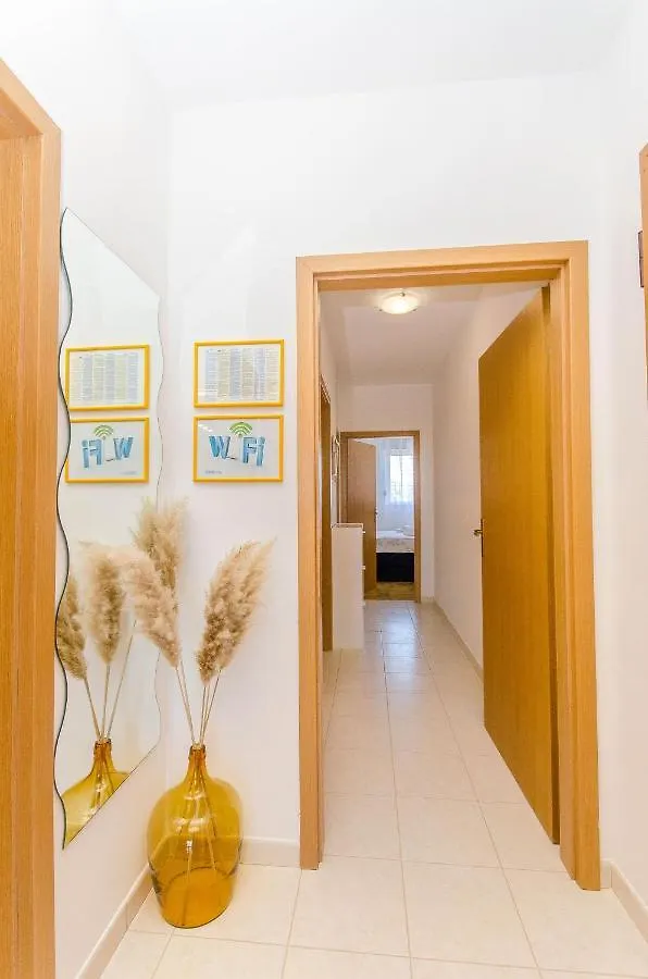 Spacious Apartment Smile With Terrace And Secure Garage Split