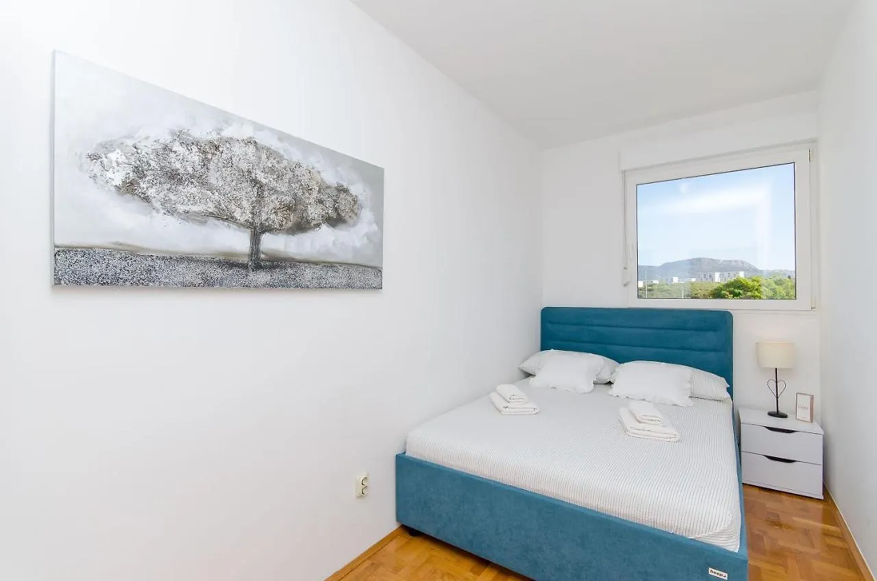 Spacious Apartment Smile With Terrace And Secure Garage Split