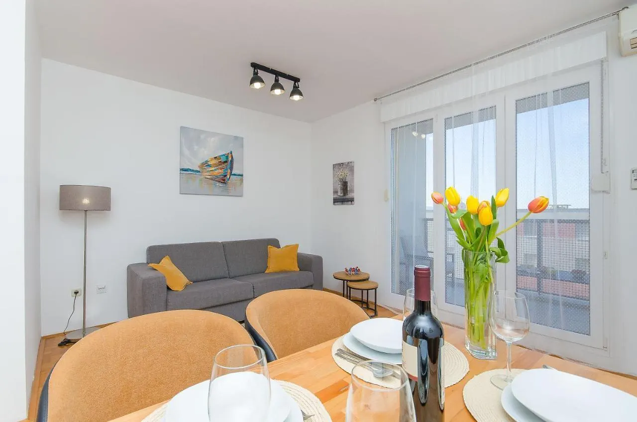 Spacious Apartment Smile With Terrace And Secure Garage Split