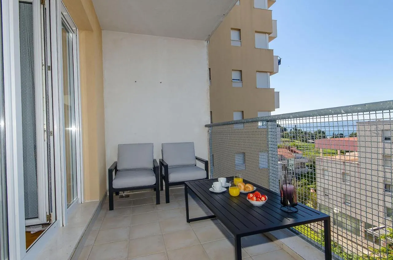 Spacious Apartment Smile With Terrace And Secure Garage Split