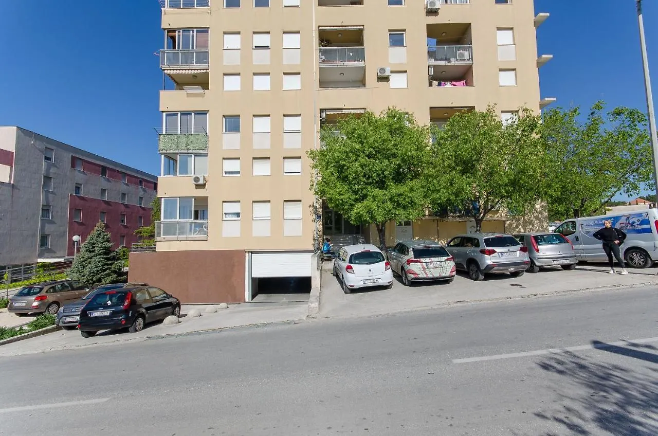 Spacious Apartment Smile With Terrace And Secure Garage Split