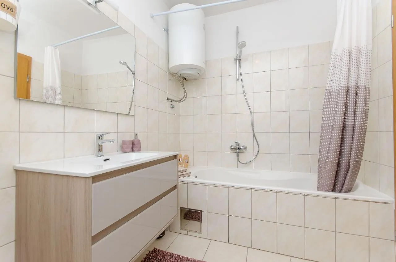 Spacious Apartment Smile With Terrace And Secure Garage Split Croatia