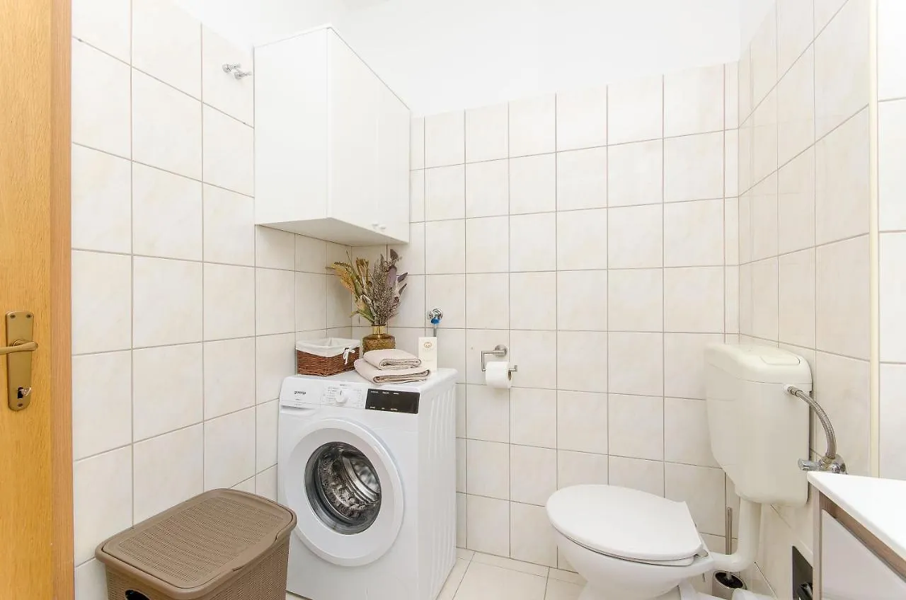 Spacious Apartment Smile With Terrace And Secure Garage Split