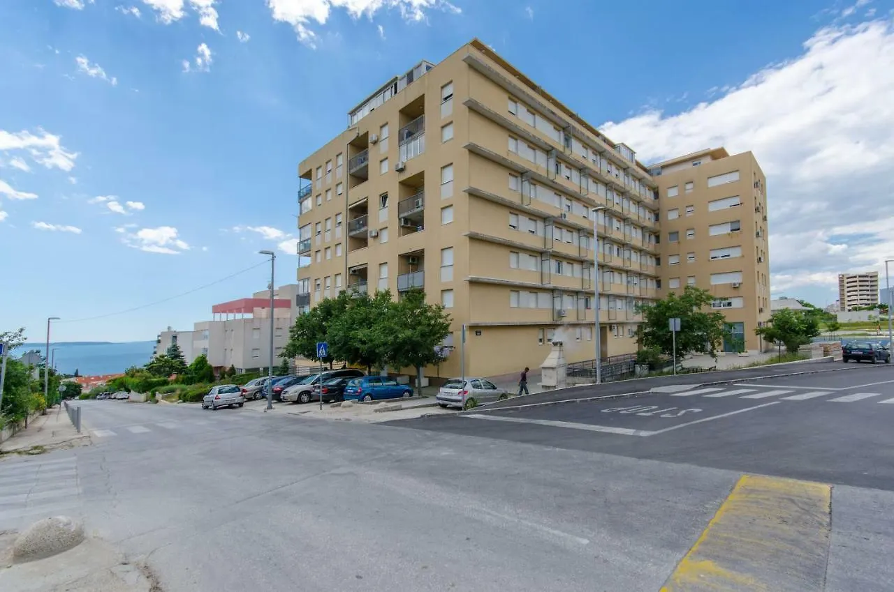 Spacious Apartment Smile With Terrace And Secure Garage Split Croatia