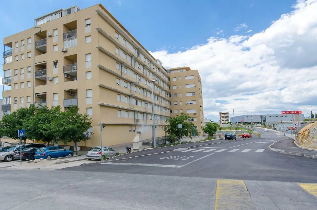 Spacious Apartment Smile With Terrace And Secure Garage Split