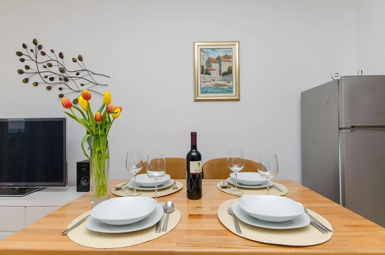 Spacious Apartment Smile With Terrace And Secure Garage Сплит Хорватия