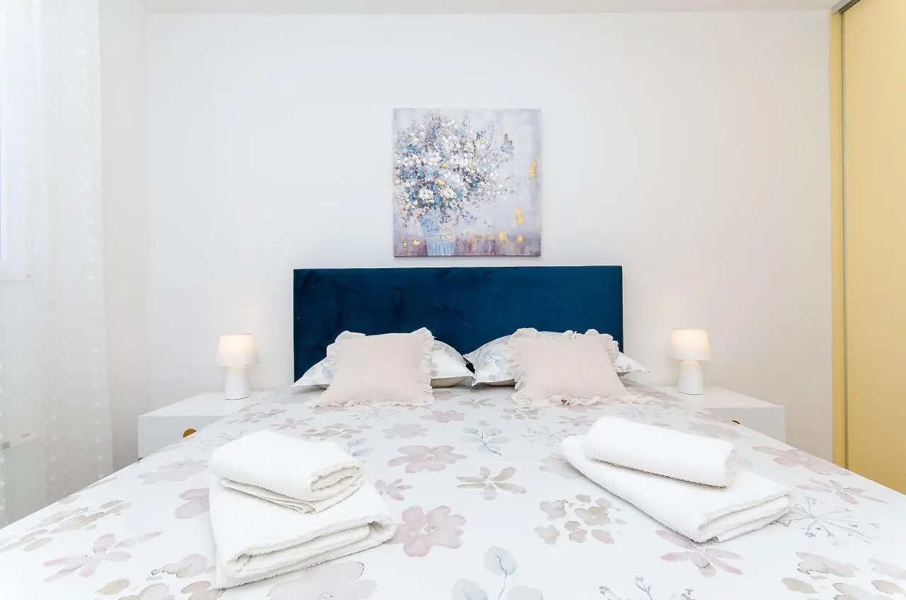 Spacious Apartment Smile With Terrace And Secure Garage Сплит 0*,  Хорватия