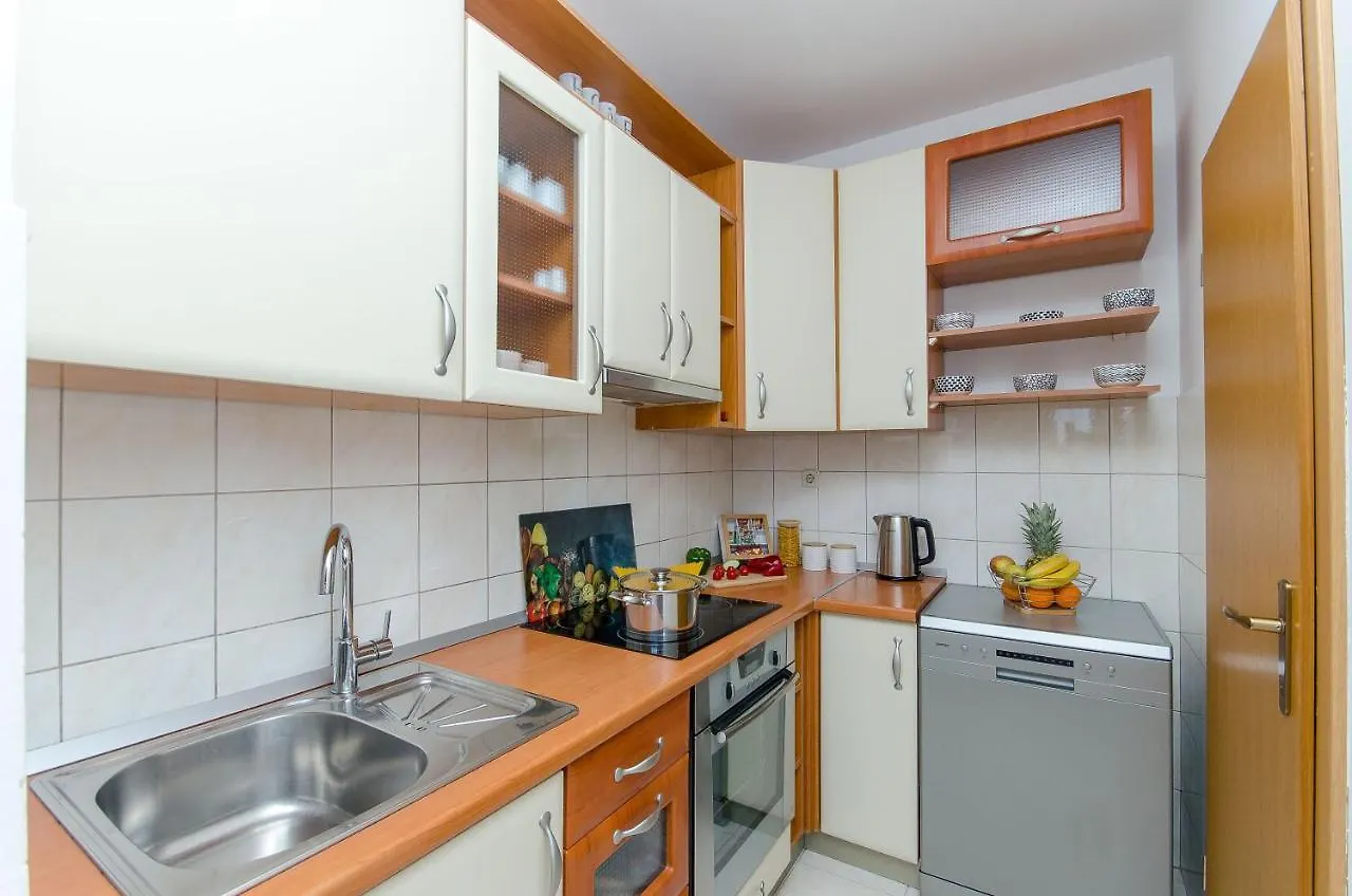 Spacious Apartment Smile With Terrace And Secure Garage Сплит