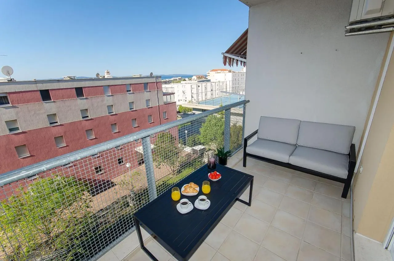 Spacious Apartment Smile With Terrace And Secure Garage Сплит 0*,