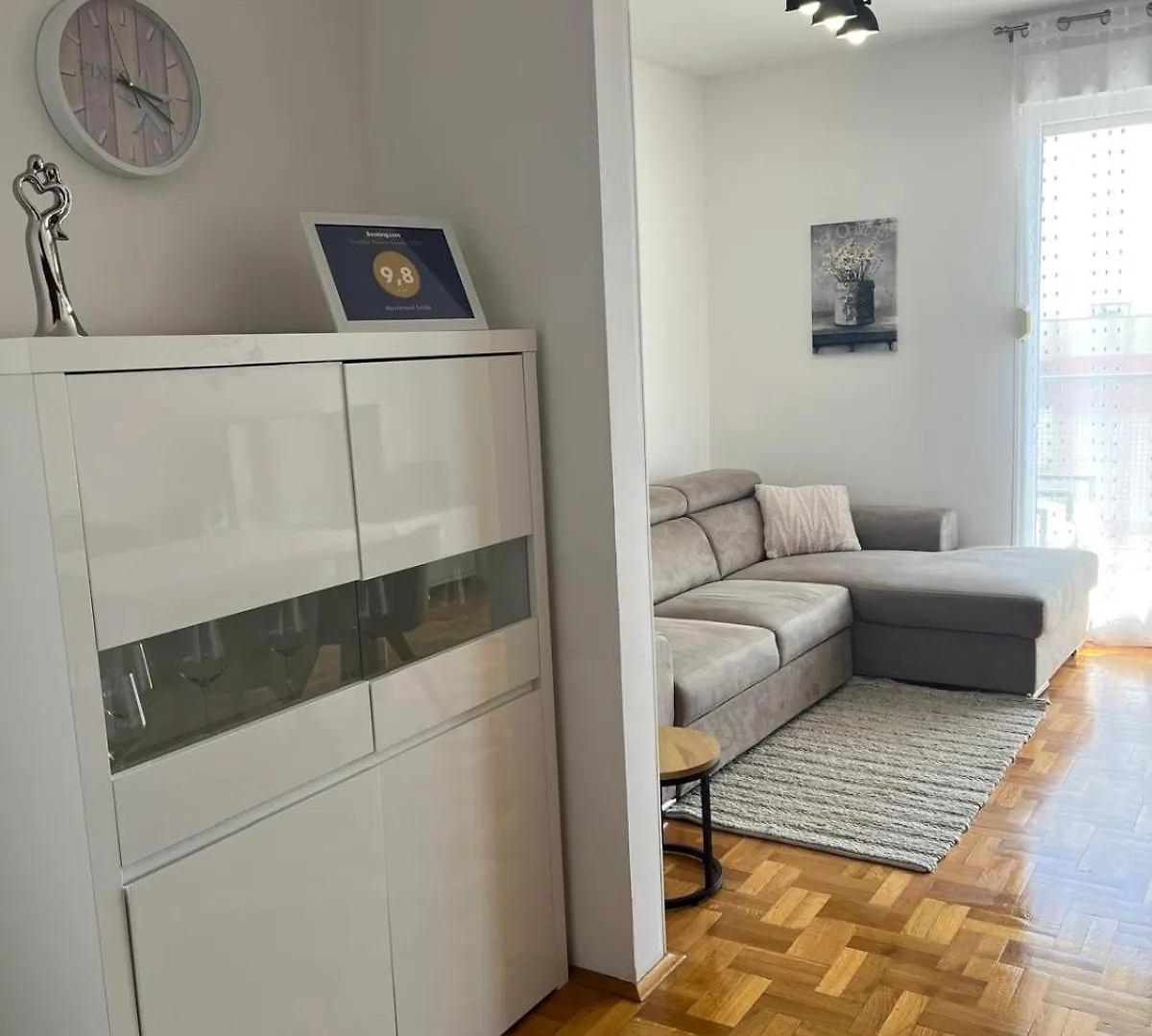 Spacious Apartment Smile With Terrace And Secure Garage Сплит